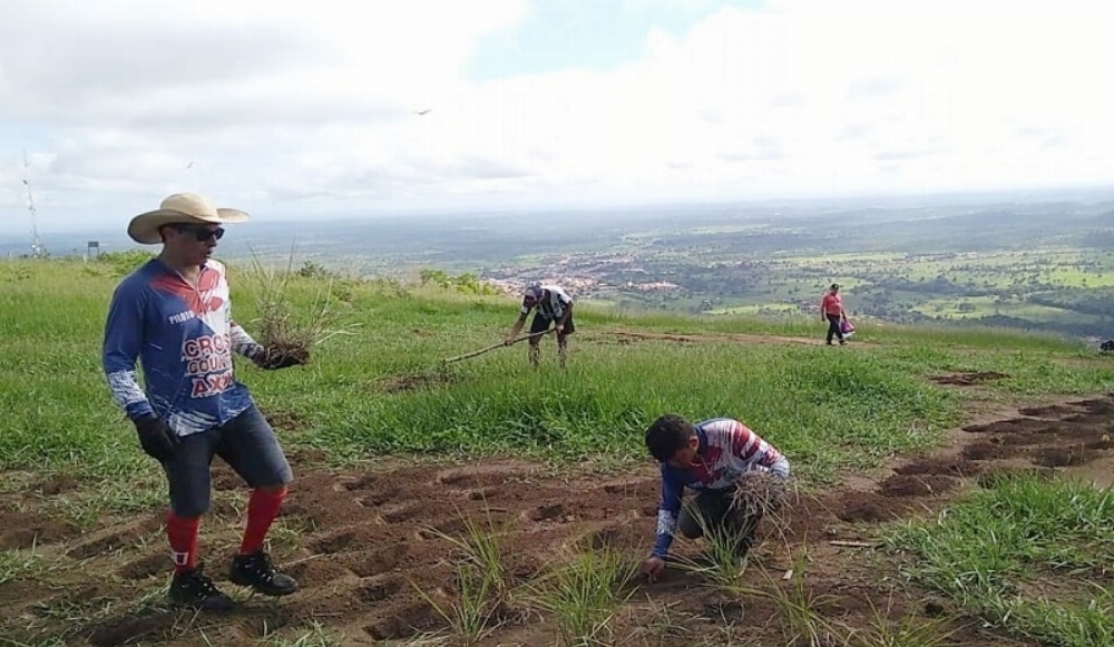 Associação de Voo Livre de Axixá realiza ação ambiental na Serra do Estrondo